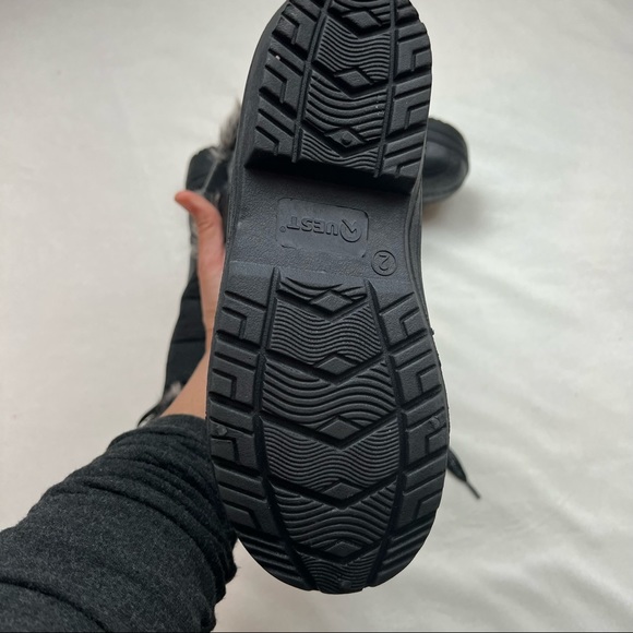 Quest Black Snow Boots Size 2 - Picture 6 of 8